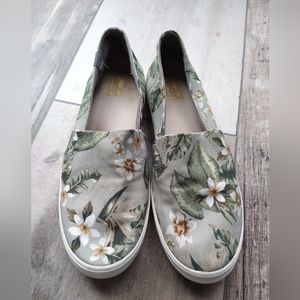 Women's Sz 6.5 Slip-ons